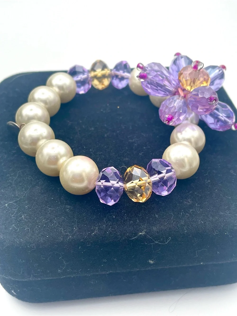 Jessica Simpson Pearl Stretch Bracelet with Purple Crystal Flower Charm. 8 inch